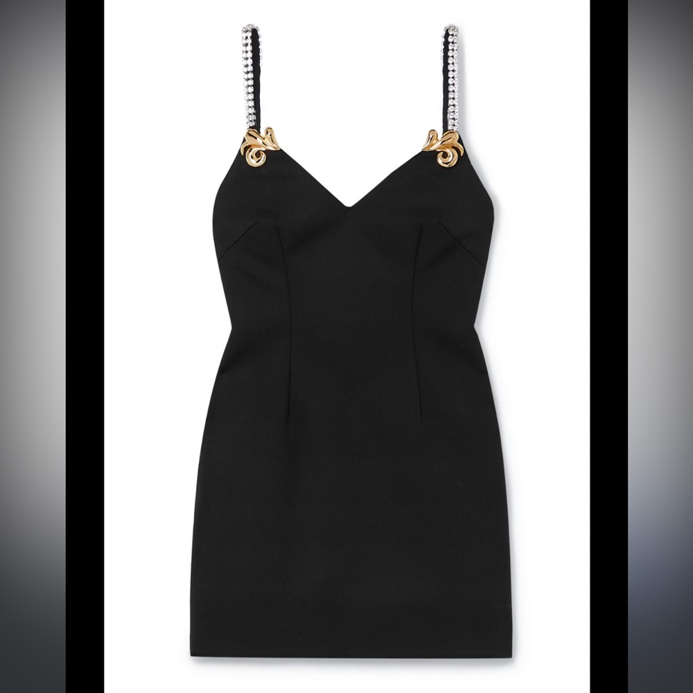 Area Elegant Black Dress with Gold Accents